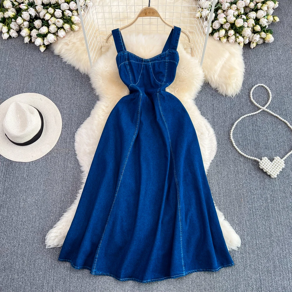 

Джинсовое платье с лямкой на шее, с поясом