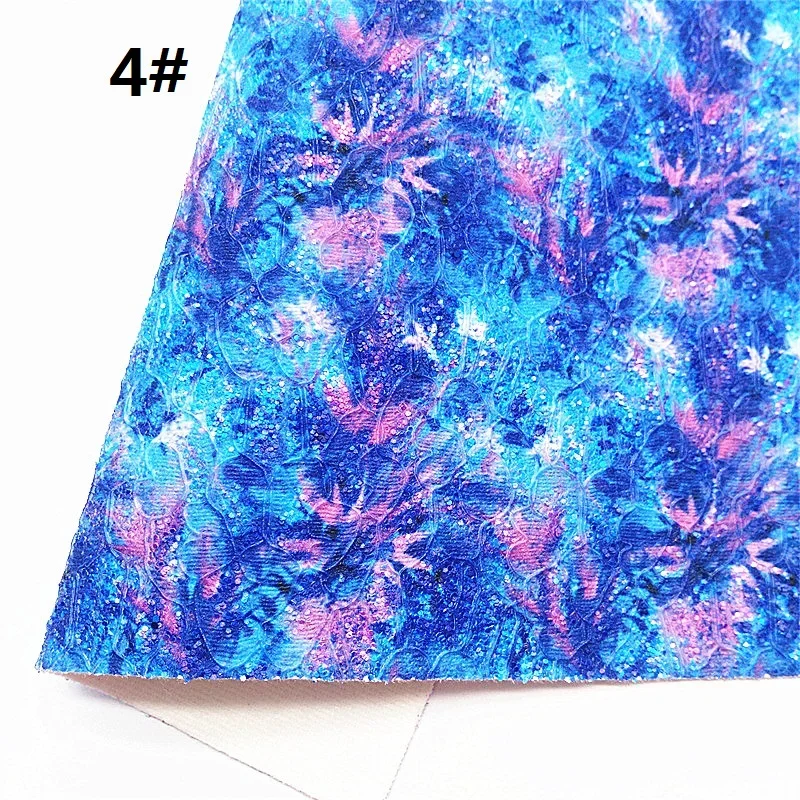 Синие блестящие кожаные листы с цветочным принтом