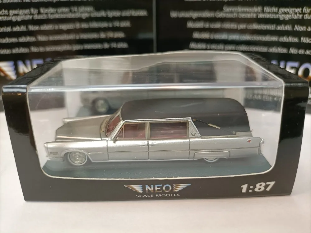 

Neo 1/87 S&S Landau Hearse Car Model
