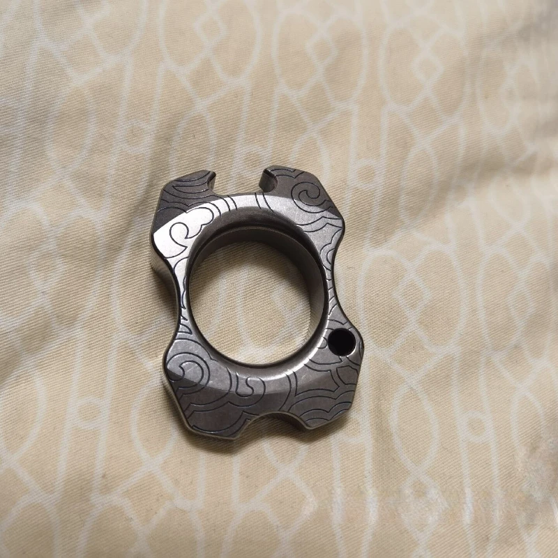 Second-Hand out-of-Print EDC Caesar Brass Knuckle Titanium Alloy Moire Material Multifunctional Bottle Opener Brass Knuckle