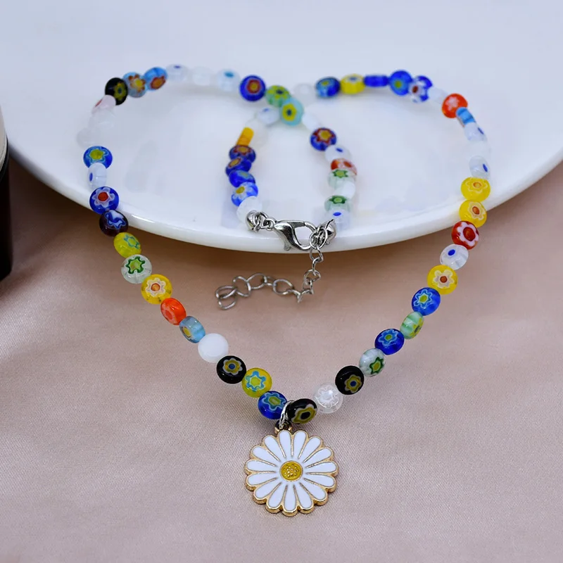 

New Daisy Necklace for Women Sweet Flower Glass Beaded Necklaces Trendy Chokers Aesthetic Jewelry Party Female Gifts