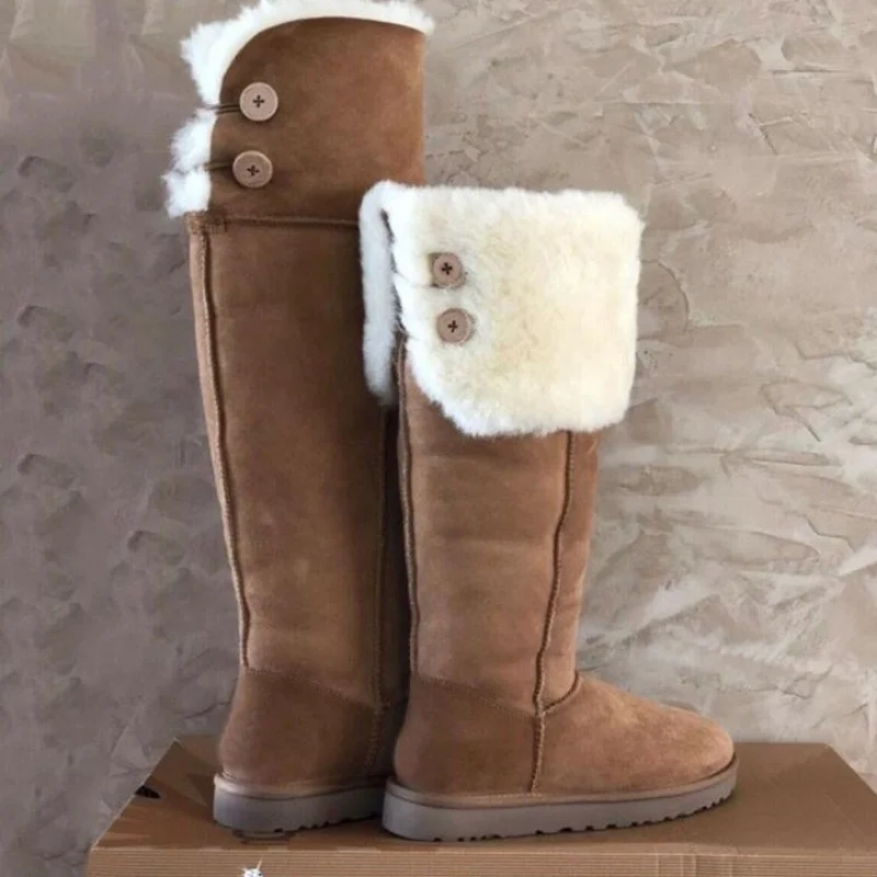 

Новые модные замшевые женские Длинные повседневные зимние сапоги из овчины и натуральной овечьей шерсти с меховой подкладкой высокие тепл...