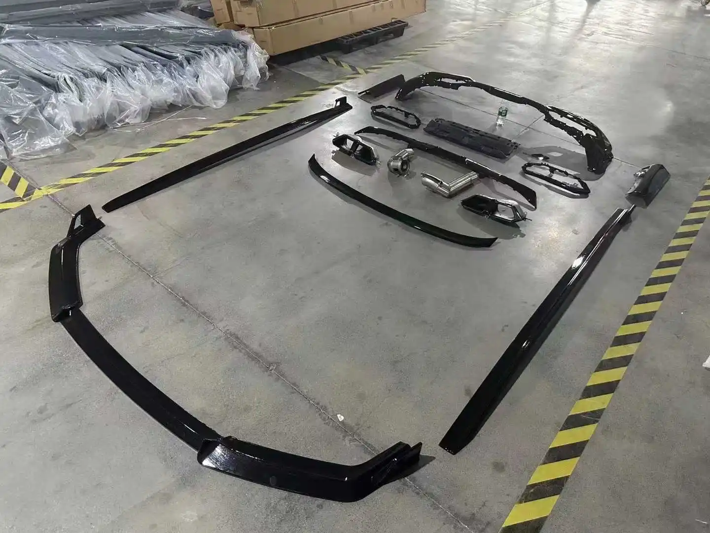 Фото Для BMW 7 серии G70 2023+ STLF: Экономичный обвес из глянцевого черного полипропилена, в стиле M760 Black Knight Aero Kit №4