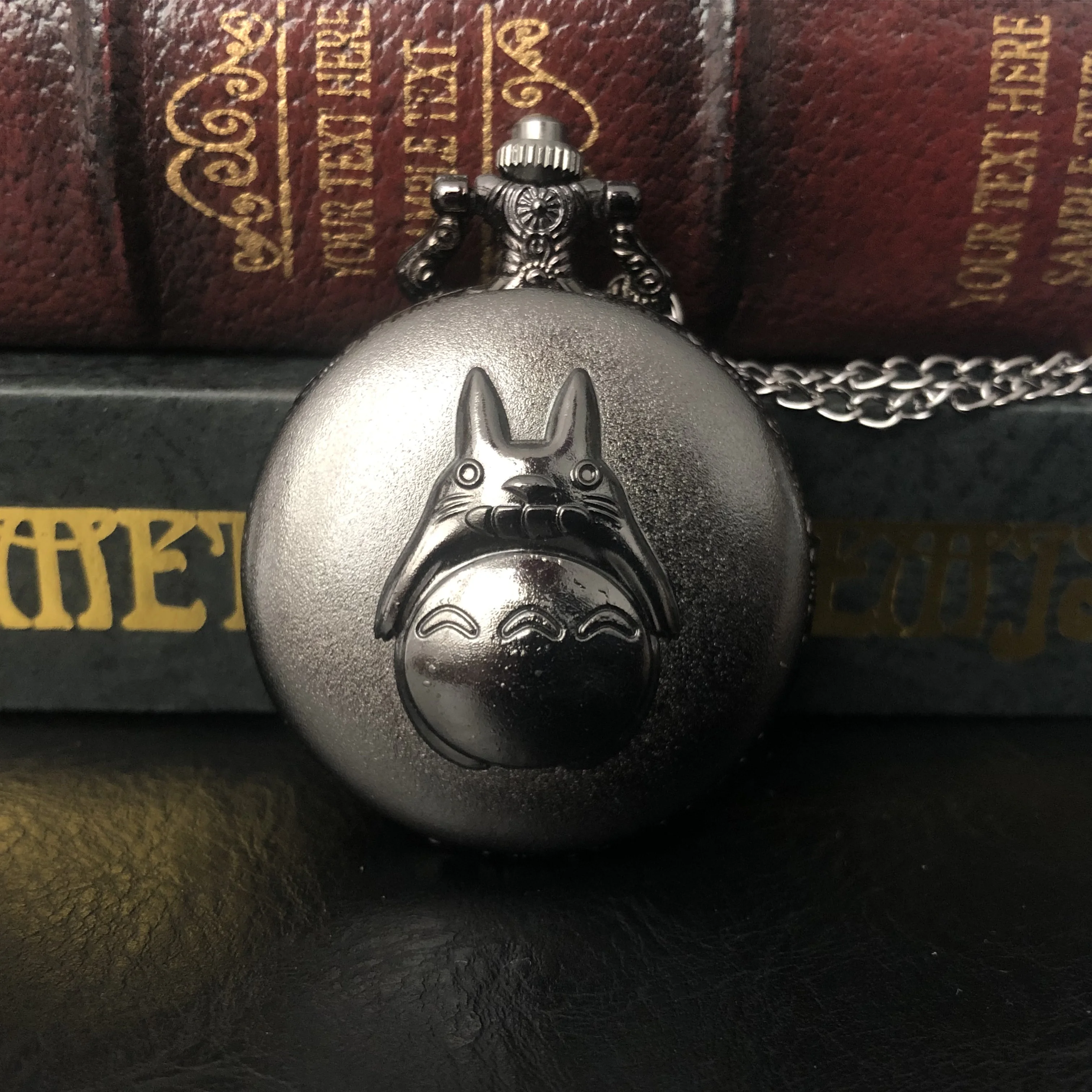 

Japanese Famous Anime Theme 3D Carved Roman Numerals Quartz Pocket Watch Necklace Pendant Gifts For Women Or Man with Fob Chain