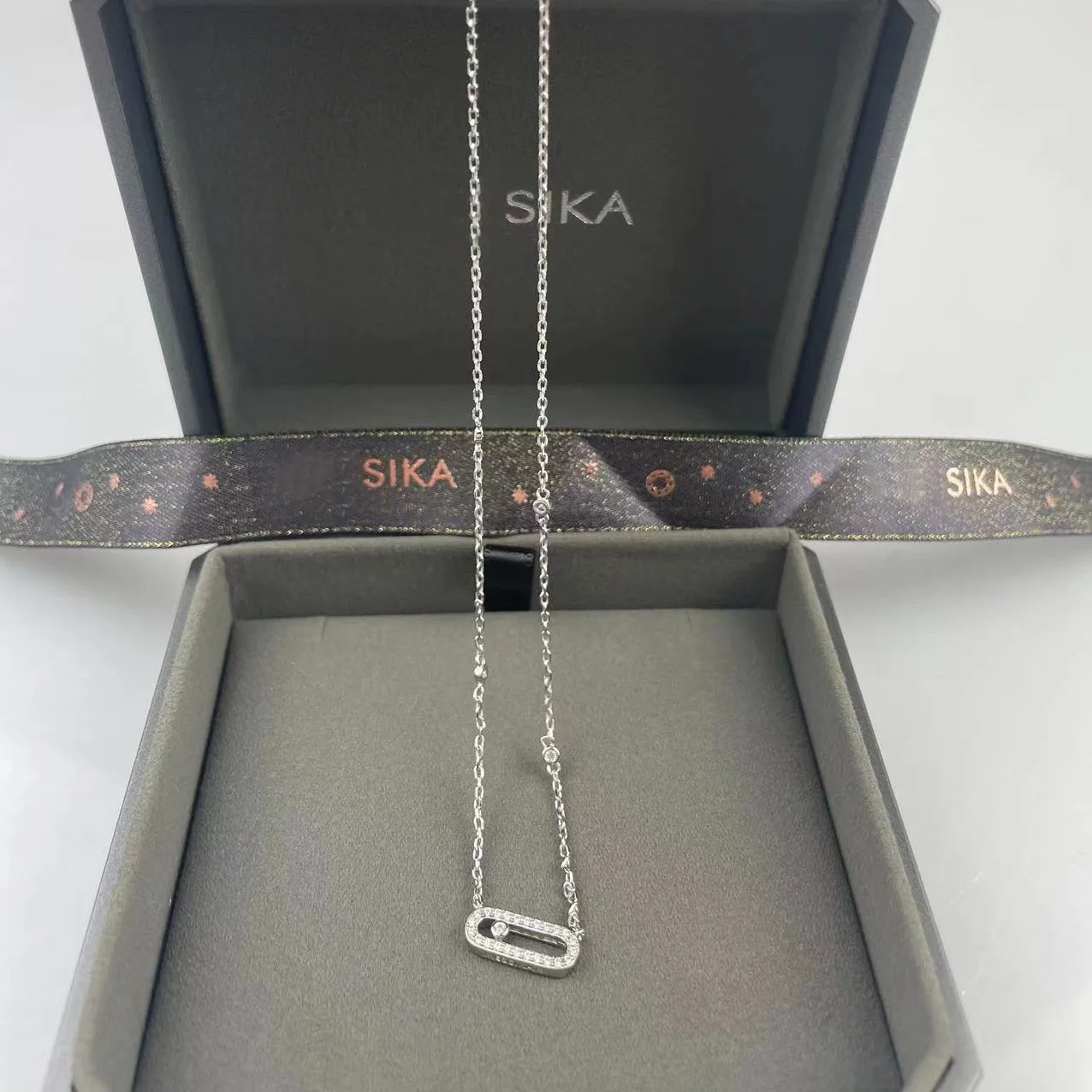 

MS women's fashion zircon inlaid mobile MOVE UNO necklace. Luxury jewelry. Beautiful gift