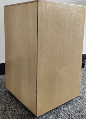 Фото Cajon Drum, с внутренними гитарными струнами Birchwood Beat Cahone Drum с рюкзаком, двойными регулируемыми ремнями №4
