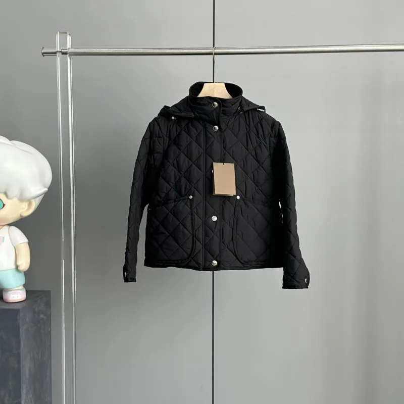 Рисунок 4 - Женская однотонная куртка на хлопковом наполнителе