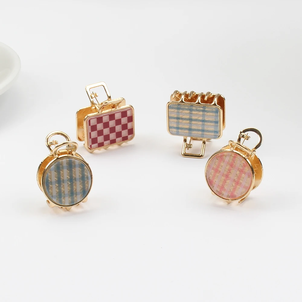 

2022 Korea and Japan New 3.5CM Checkerboard Delicate Broken Hair Small Hair Scratching Back Hair Accessories Hair Clip For Women