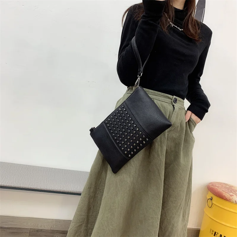 

Fashion Women Clutch Bags PU Leather Rivet Crossbody Shoulder Bag Vintage Large Size Female Envelope Clutches Wristlet Purse Bag