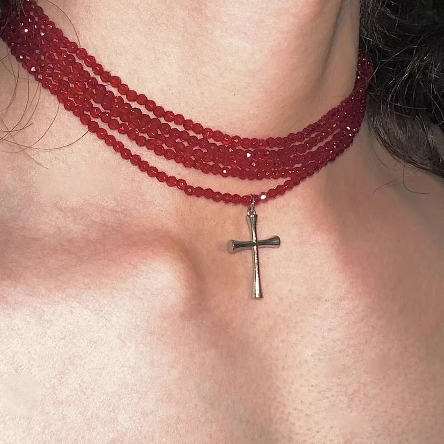 Женское ожерелье-чокер в готическом стиле