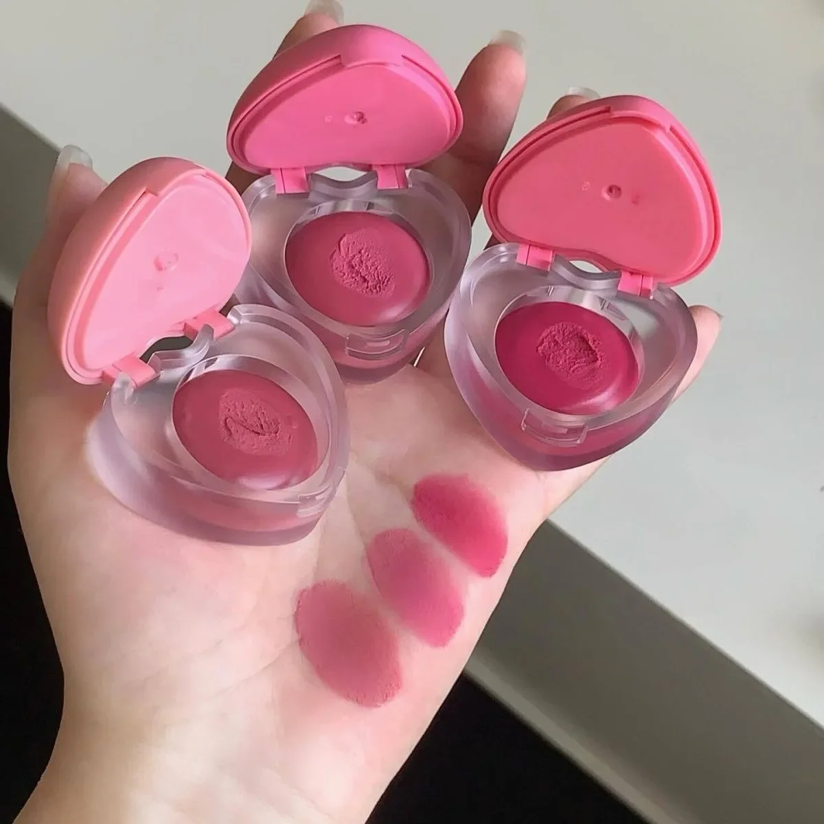 Губная помада в ассортименте