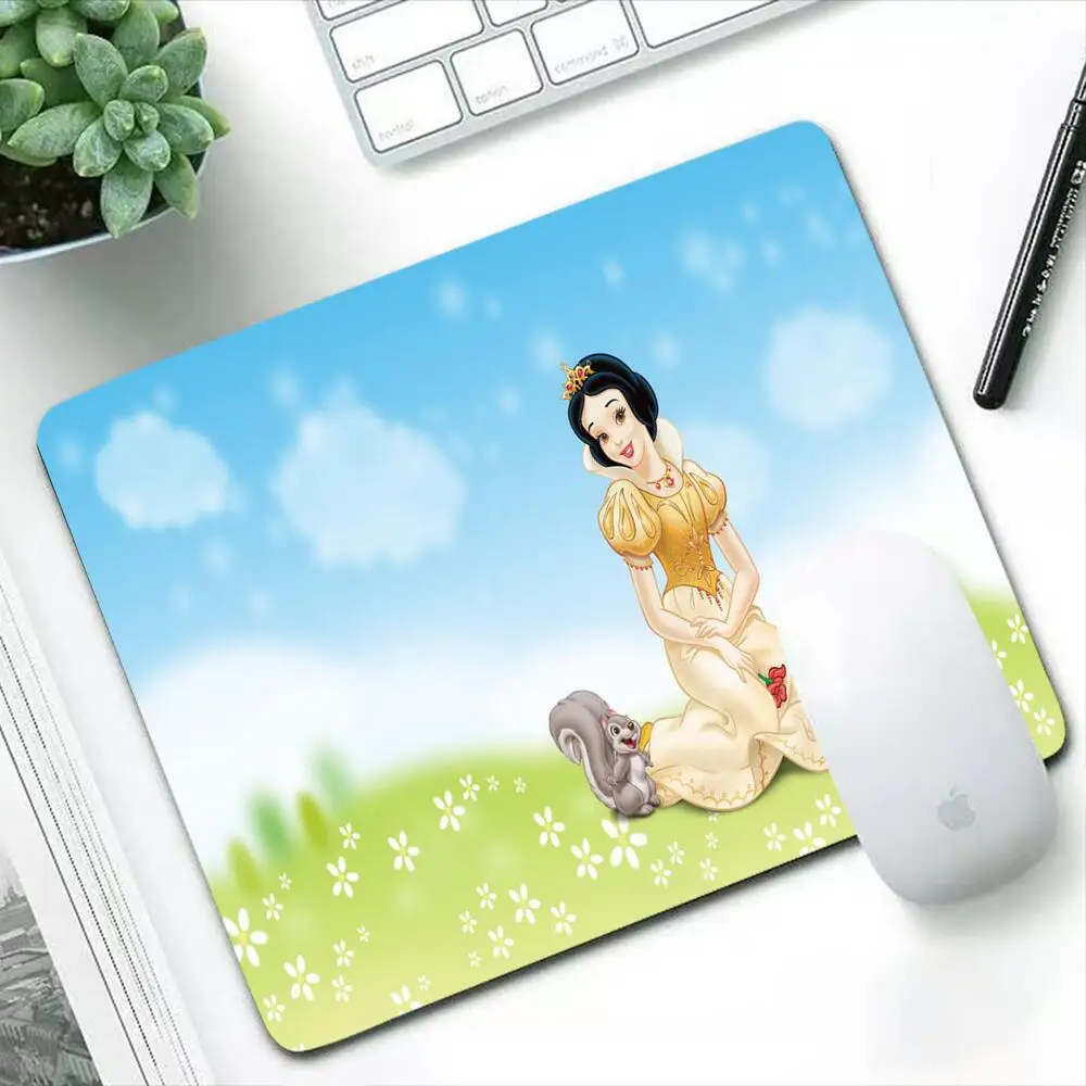 

Коврик для мыши белоснежный аниме, игровые аксессуары, габинетовый Настольный Нескользящий Резиновый коврик для клавиатуры и ПК, для ноутб...