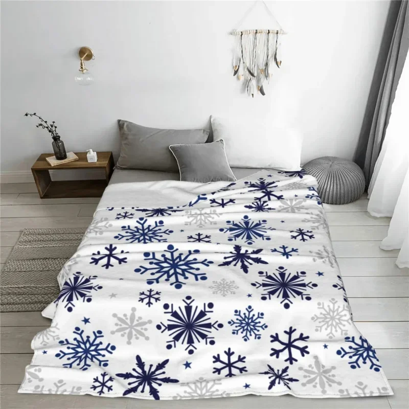 

Snowflake Christmas Holiday Winter Blankets Flannel Summer Breathable Super Warm Throw Blanket For Home Travel Quilt