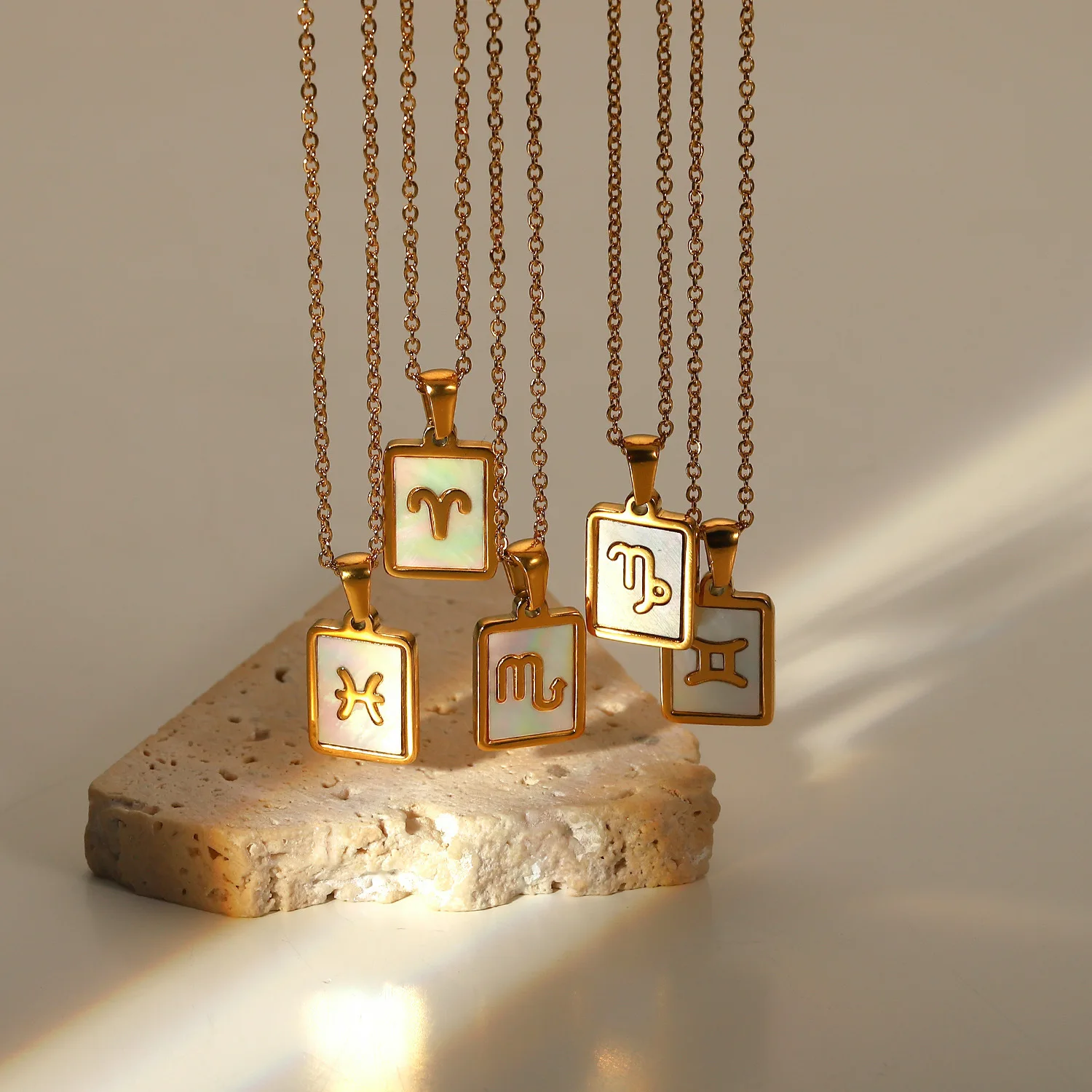 

New 12 Constellation White Shell Pendant Necklace 18K Gold Stainless Steel Necklace for Women Fashion Jewelry Personality Gift