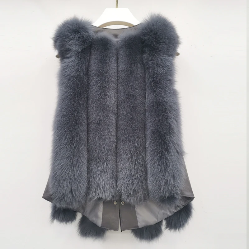 Рисунок 4 - Женский однотонный жилет с V-образным вырезом