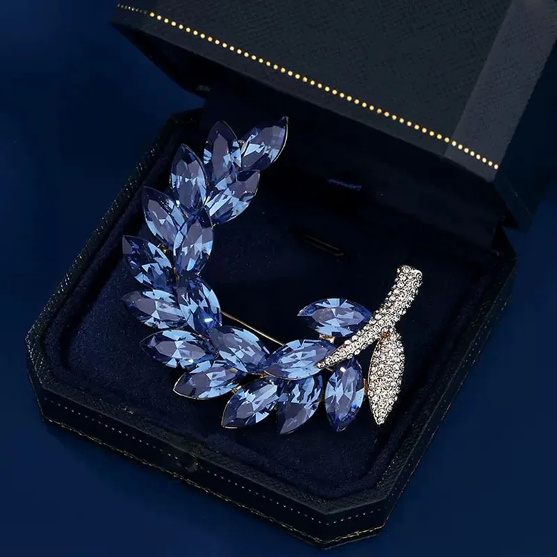 

High-end Blue Crystal Leaf Plant Brooch Women's Niche Design Pin Beauty Rhinestone Corsage Classic Suit Dress Accessories