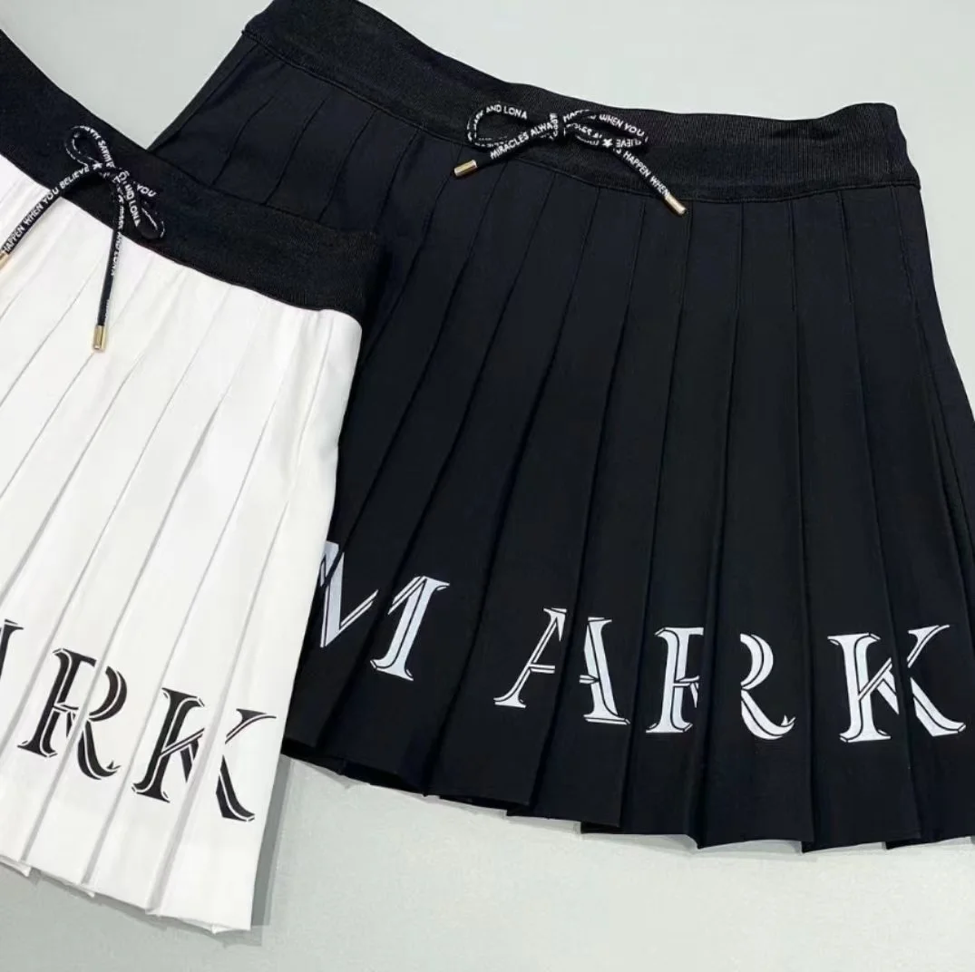 New  Golf Apparel Ladies Casual All-match Fashion Sports Short Skirt Black White Slim Fit Anti-glare Pleat Skirt beautiful lady
