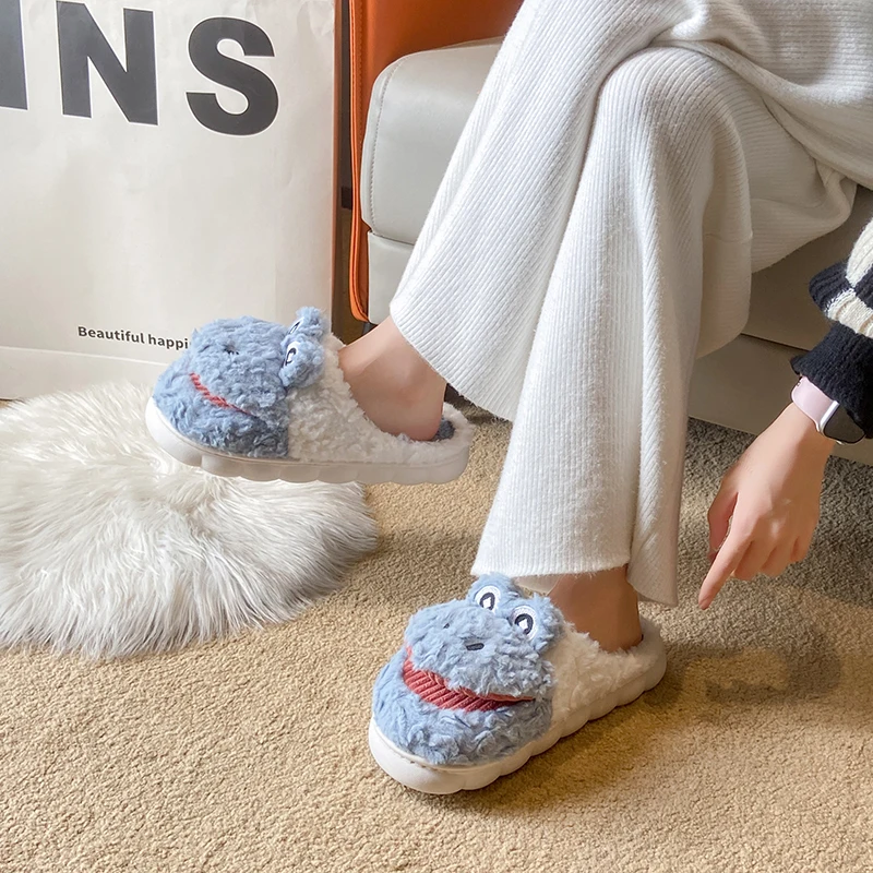 Женские тапочки из крокодиловой кожи с героями мультфильмов милая домашняя