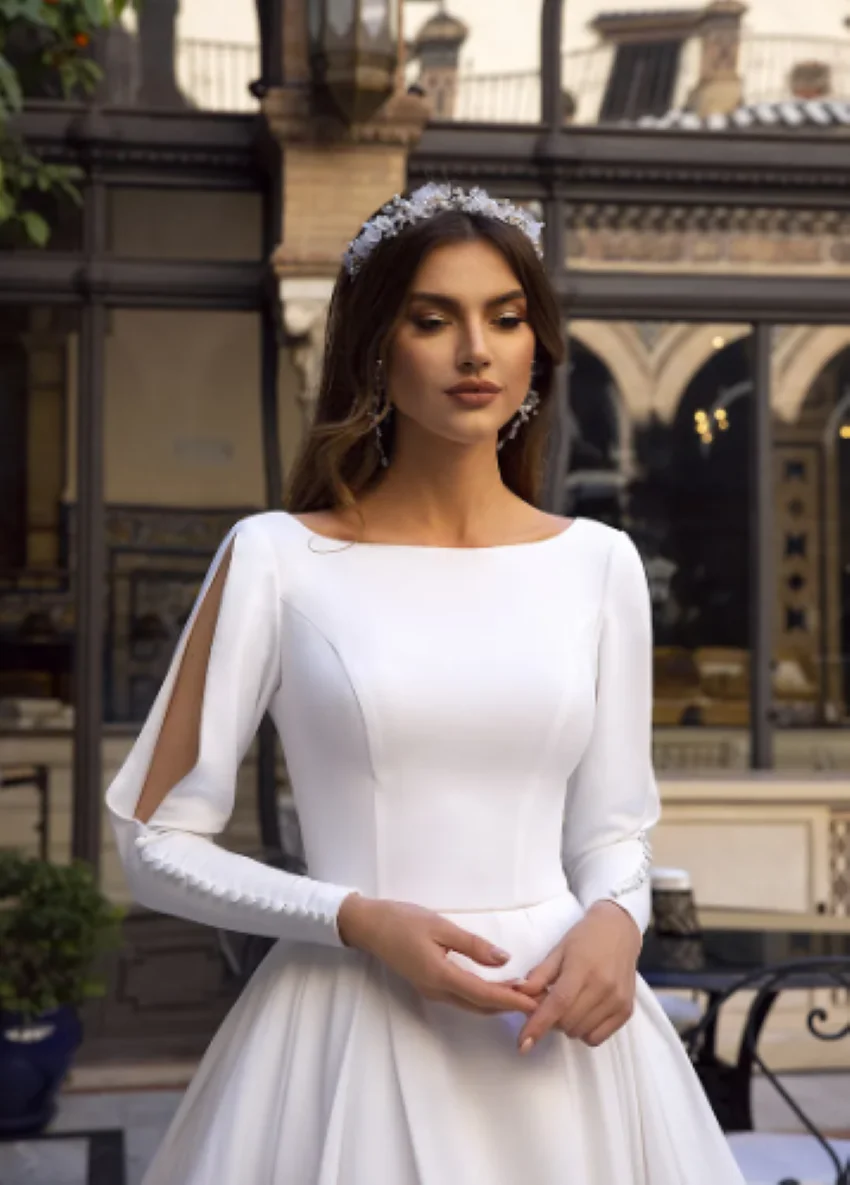 Платье свадебное с длинным рукавом открытой спиной