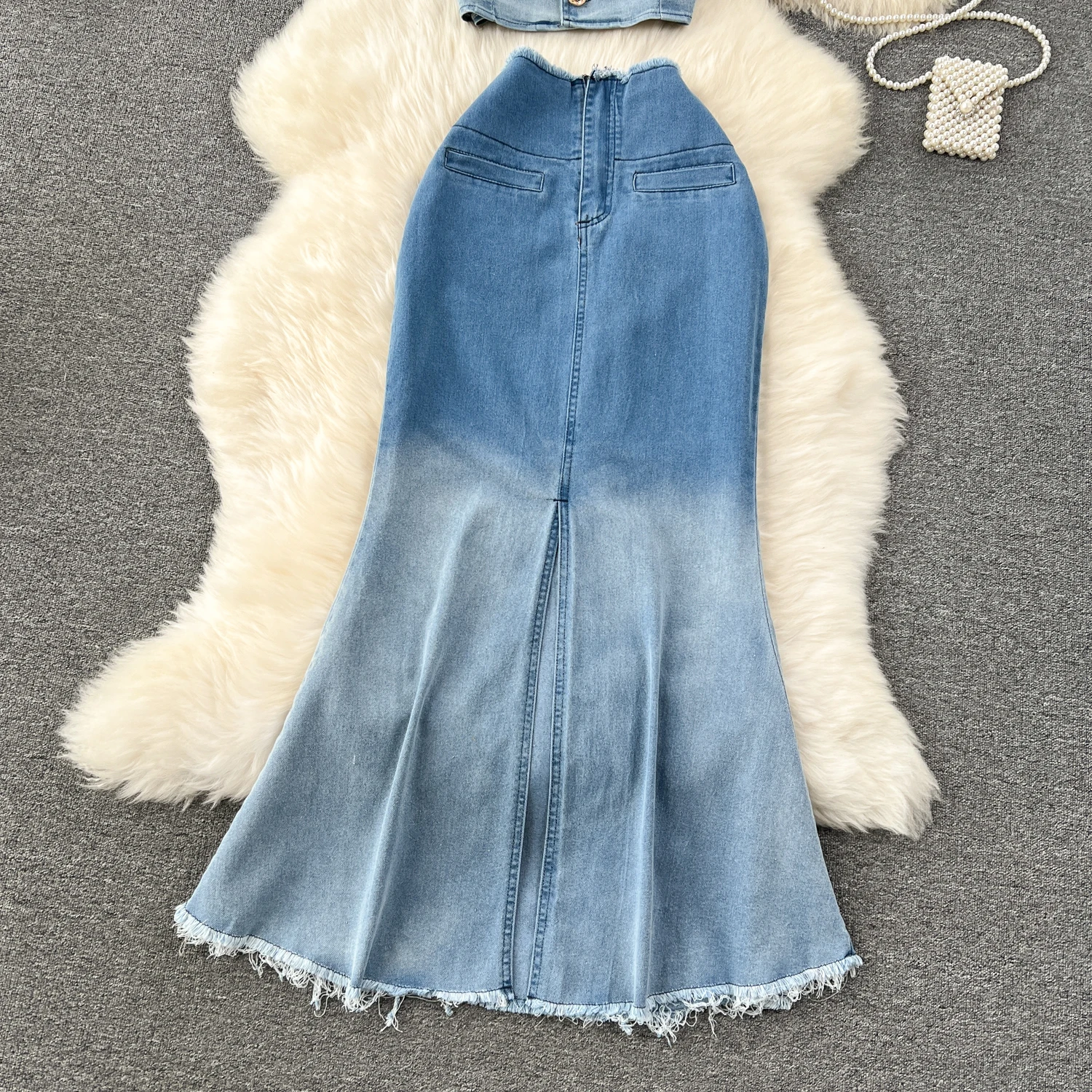 Женский джинсовый костюм-двойка короткий топ без рукавов и юбка-трапеция с