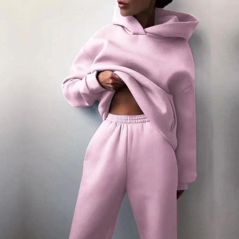 Рисунок 6 - Модная женская спортивная одежда из двух предметов