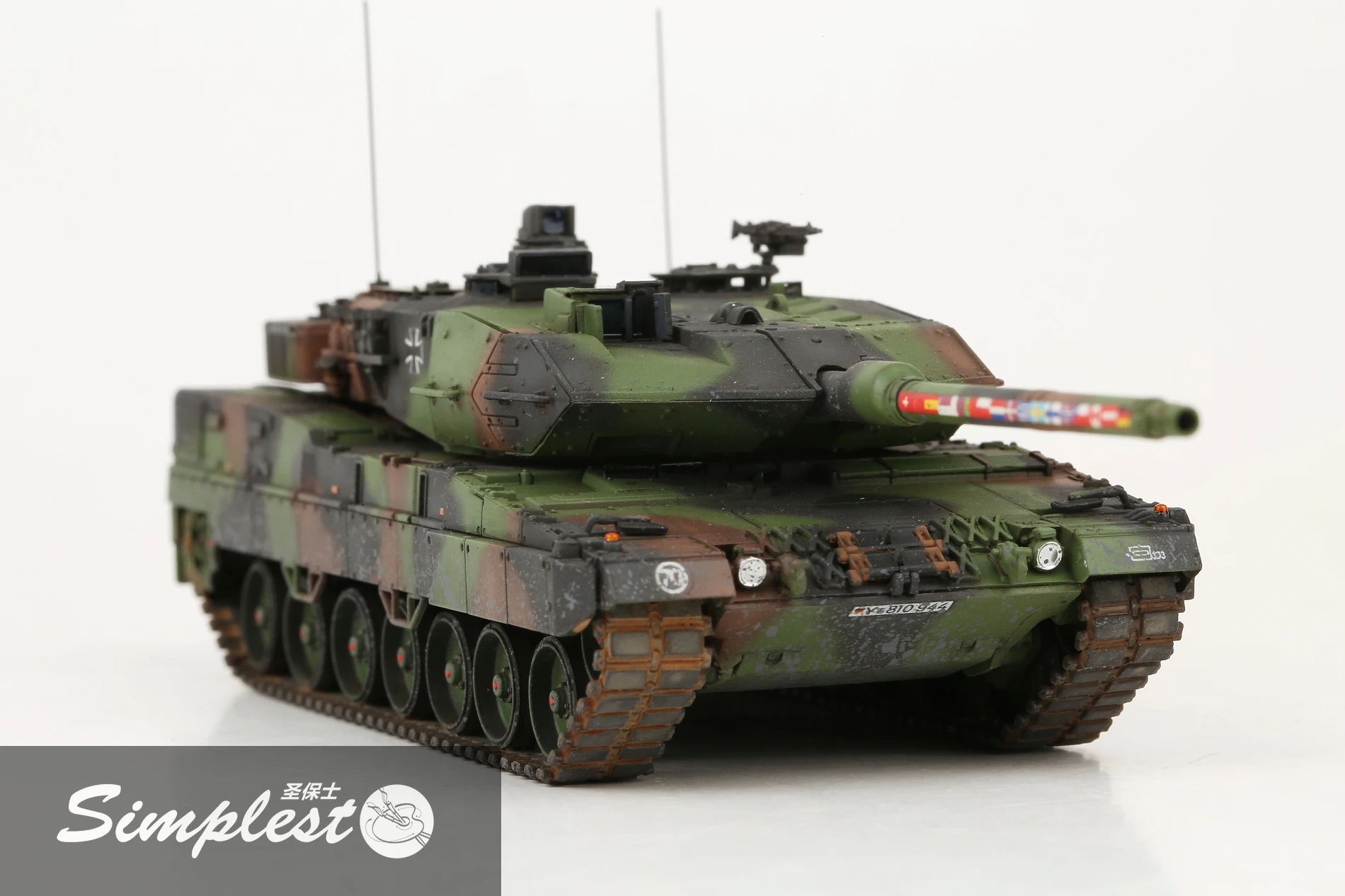

Simplest 72045 1/72 German Leopard2A7 MBT Built Model