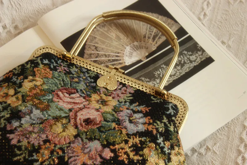 Lost in Vinatge Gold Silk Thread Bag Metal Handle with 1m Antique Copper Chain Handmade Kiss Lock Handbag Metal Frame  Elegant