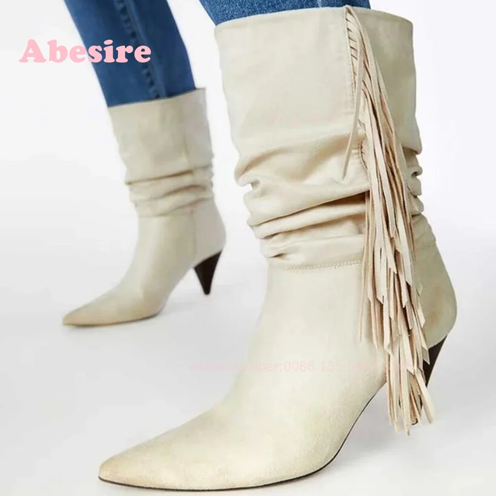 Женские замшевые сапоги с бахромой белые однотонные плиссированные до середины