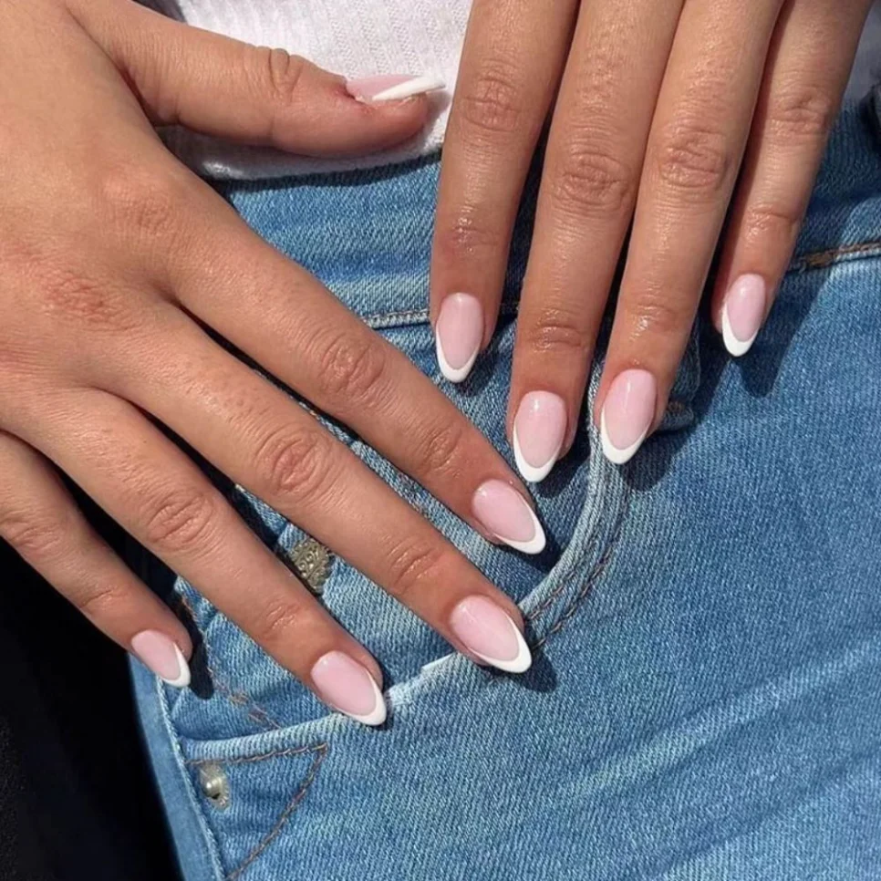 

24P французские овальные накладные ногти с белыми краями для девушек дизайн телесного цвета носимые накладные ногти полное покрытие Короткие акриловые накладные ногти с миндалем