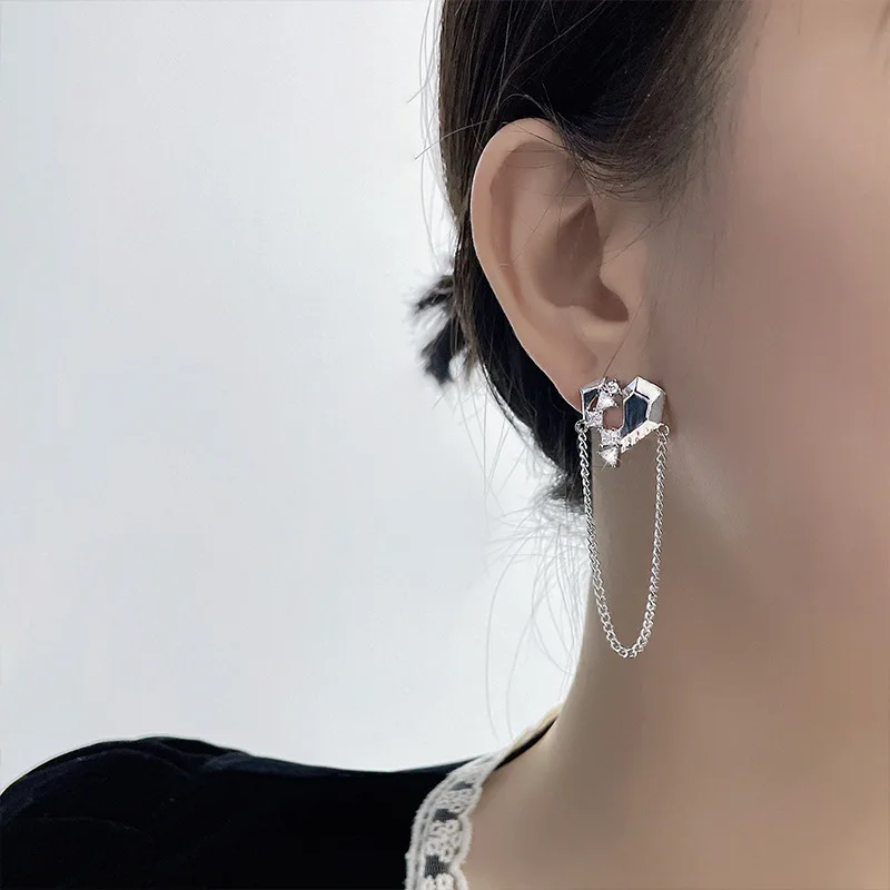 

Popular Style High Quality AAA Zircon Earrings 2022 New Trend Geometric Asymmetrical Heart Chain Dangle Earrings For Women