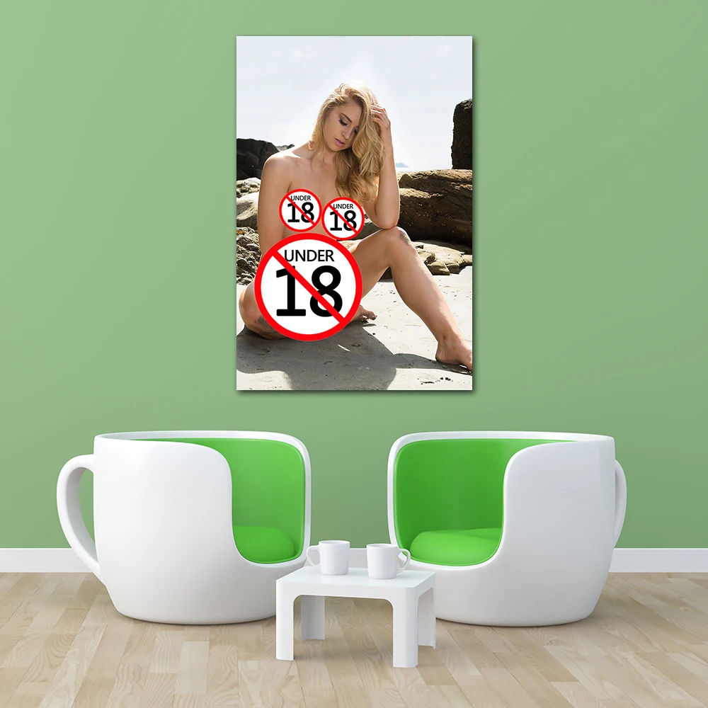 Плакат на пляже с изображением сексуальной девушки блонд красота без одежды