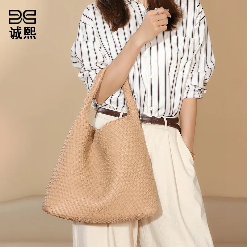 

2023 New Two-piece Set Large Capacity Bag Women's Fashion Ins Style Underarm One-shoulder Hand-woven Women's Bag Soft Texture