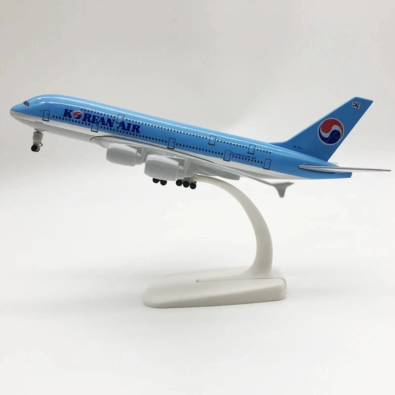 

Модель самолета Airbus 380 Airways из металла