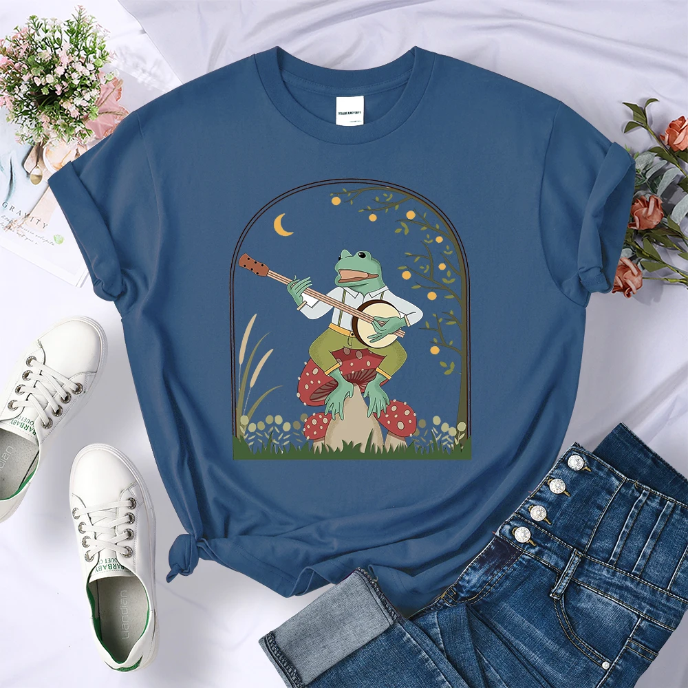 Cottagecore Эстетическая лягушка играющая банджо на грибе Милая винтажная женская