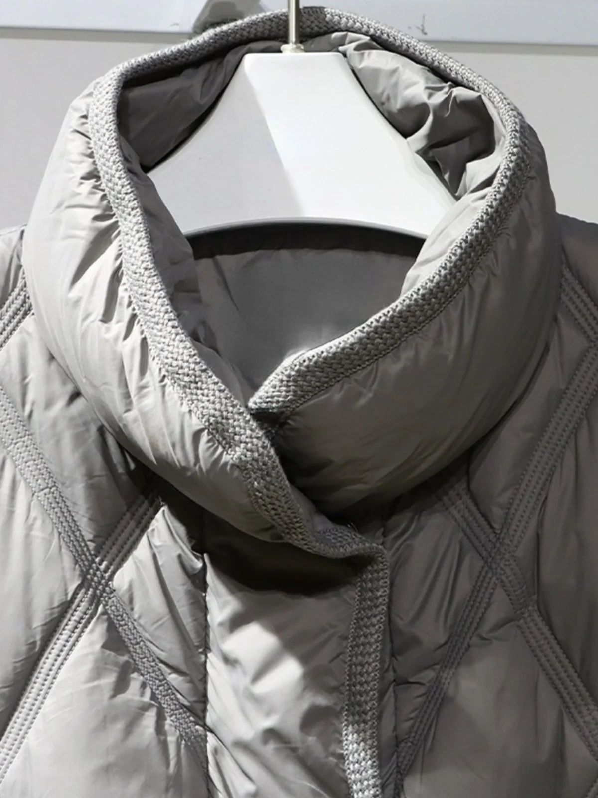 Piaoyfuli Shadow 2024 новая зимняя модная бархатная свободная водолазка с замком пуховик