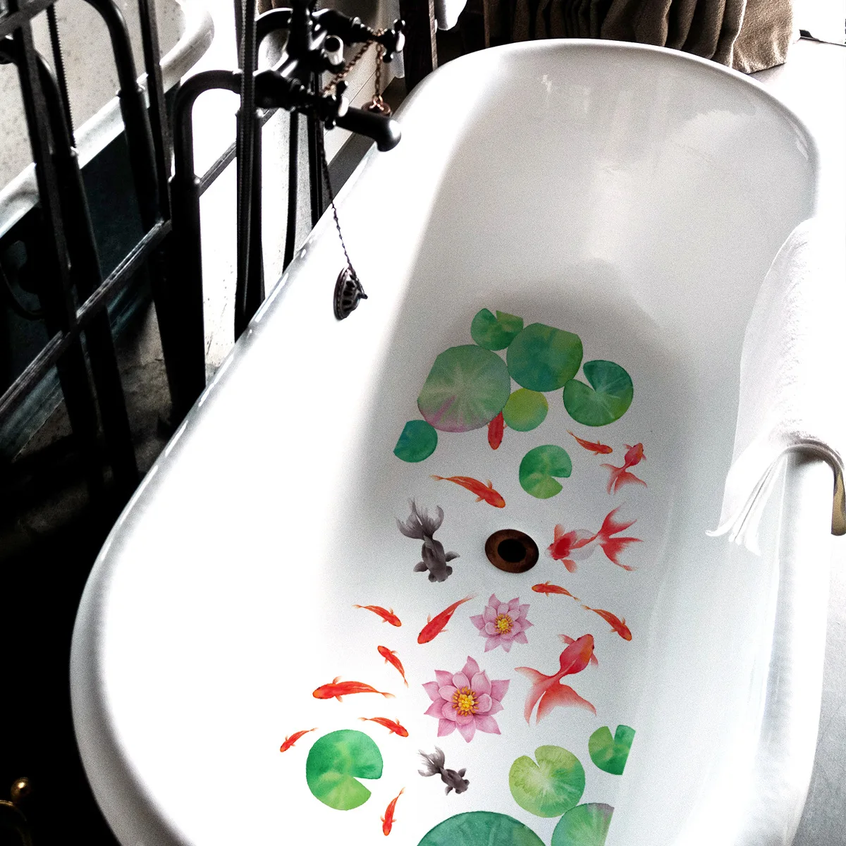 

Chinese style lotus leaf lotus goldfish wall sticker bathroom bathtub sticker decorative wall sticker self-adhesive wall sticker