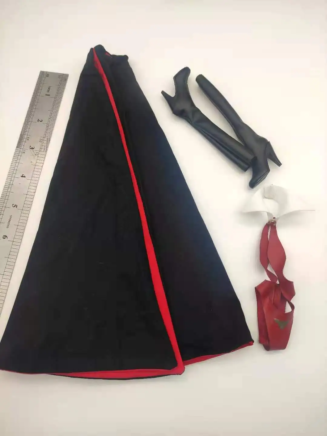 

Сапоги и накидка Phicen для женской куклы 1/6 HT PH