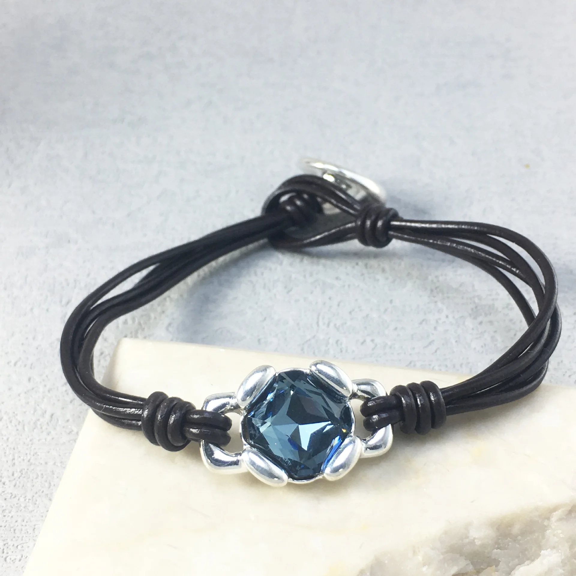 2024 Unode50 Высококачественный изысканный синий женский кожаный браслет