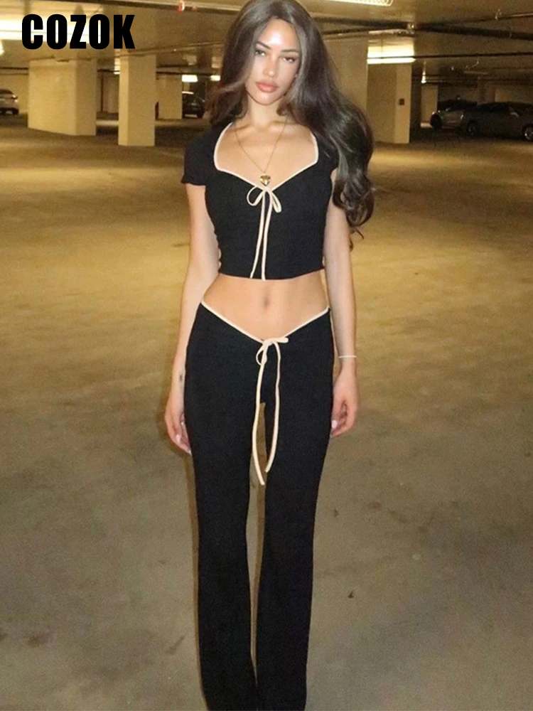 

Женский Повседневный костюм из двух предметов, уличный костюм из укороченного топа с V-образным вырезом и короткими рукавами и брюк с низкой талией и рюшами на завязках, лето 2023