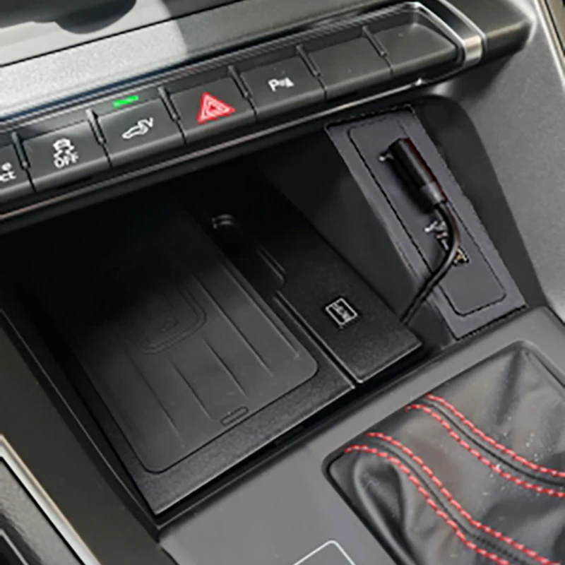 Автомобильный держатель для быстрой зарядки беспроводной Audi Q3 SQ3 2022 2023 15 Вт