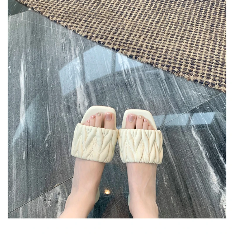 Summer 2023 internet celebrity paired with pleated square toe women's slippers