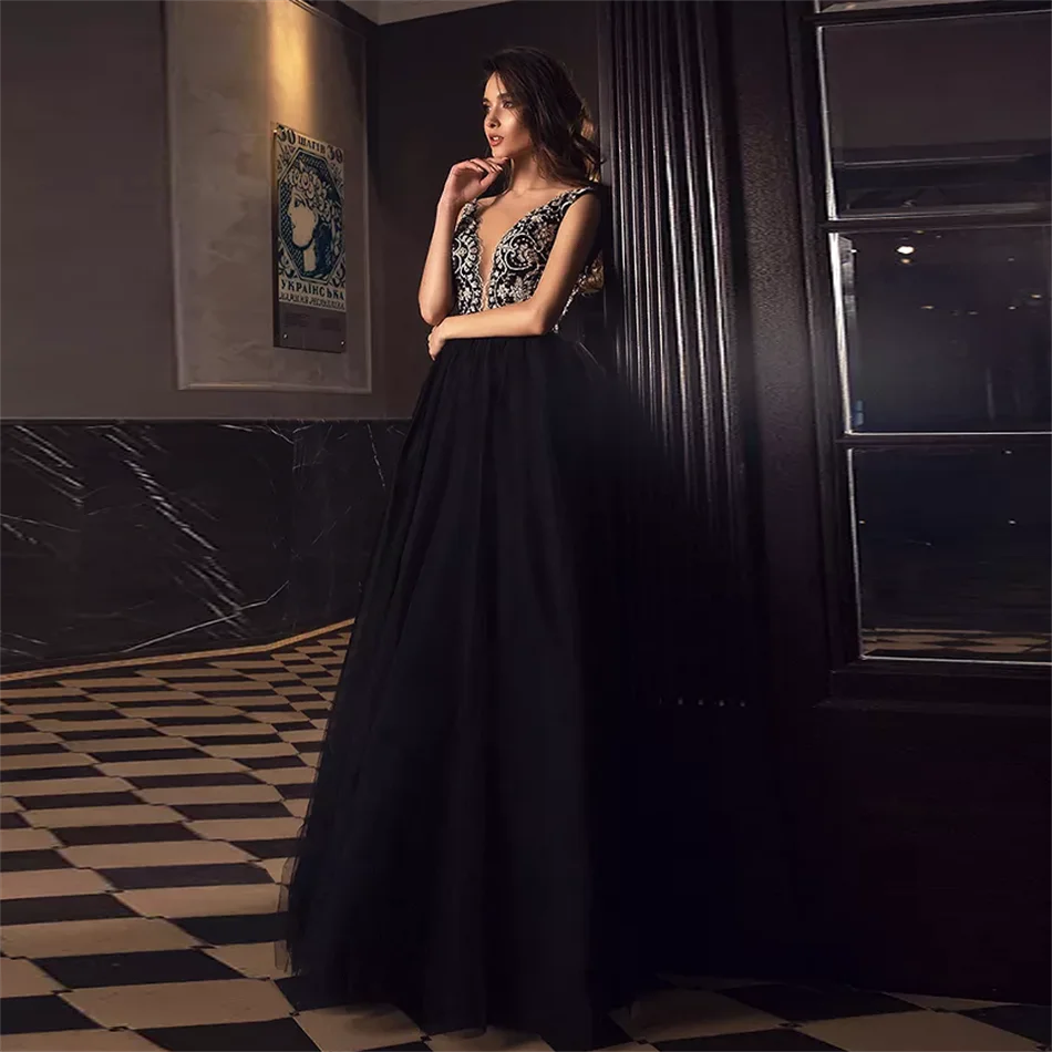 

Ruolai Deep V-neckline Evening Dresses A-line Black Sleeveless Appliqued Lace Party Gown for Women L11