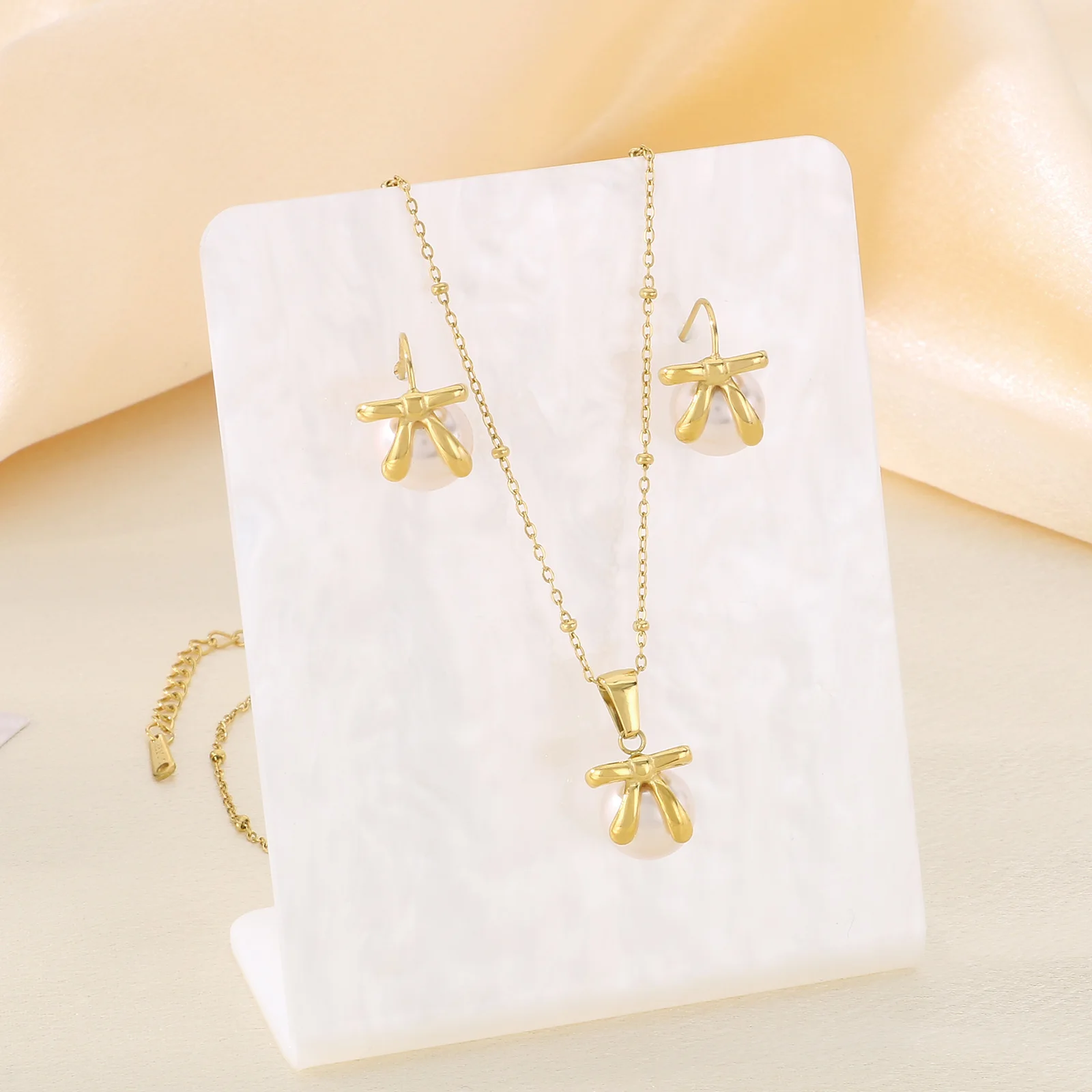 Комплект из колье и серёг нержавеющей стали с кулоном-бабочкой