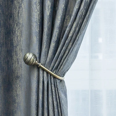 

Бархатные шторы для гостиной