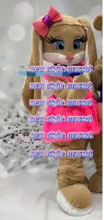 Женский костюм-талисман медведь и заяц