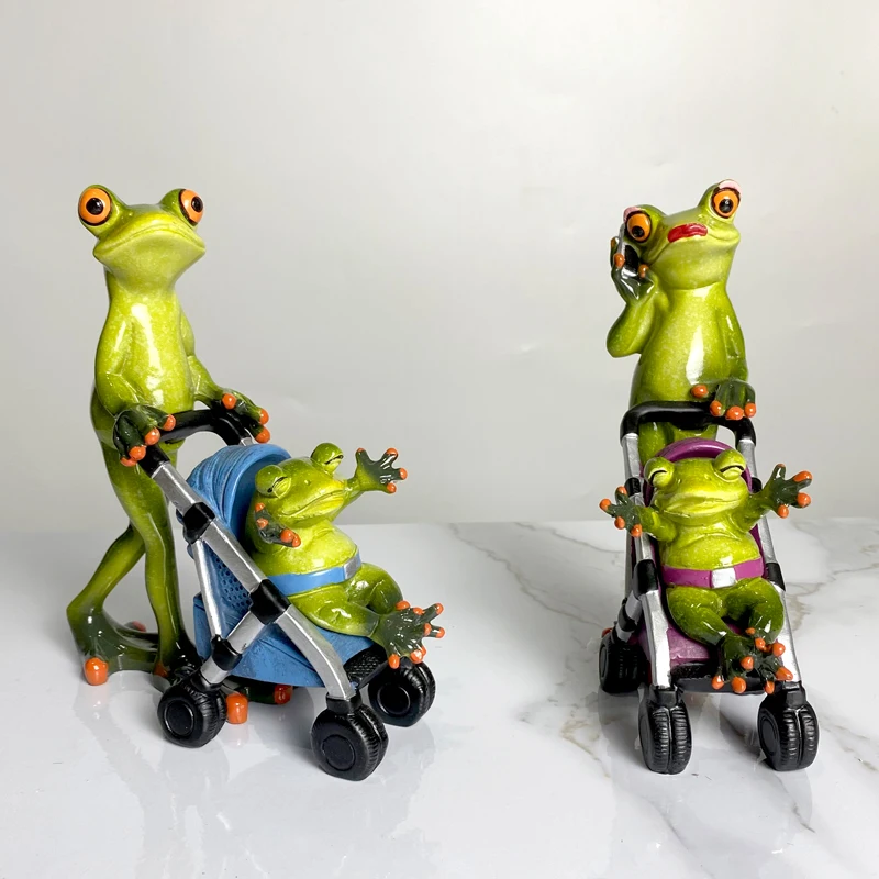 

2 Pcs Resin Parent-child Frog Push Baby Carriages Figurine Interior Decor Modern Creative Home Decoration Accessories