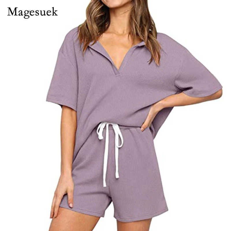 

Комплект из двух предметов, повседневные свободные брюки с поясом, новинка 2022, летний спортивный костюм, домашняя Однотонная футболка с V-об...