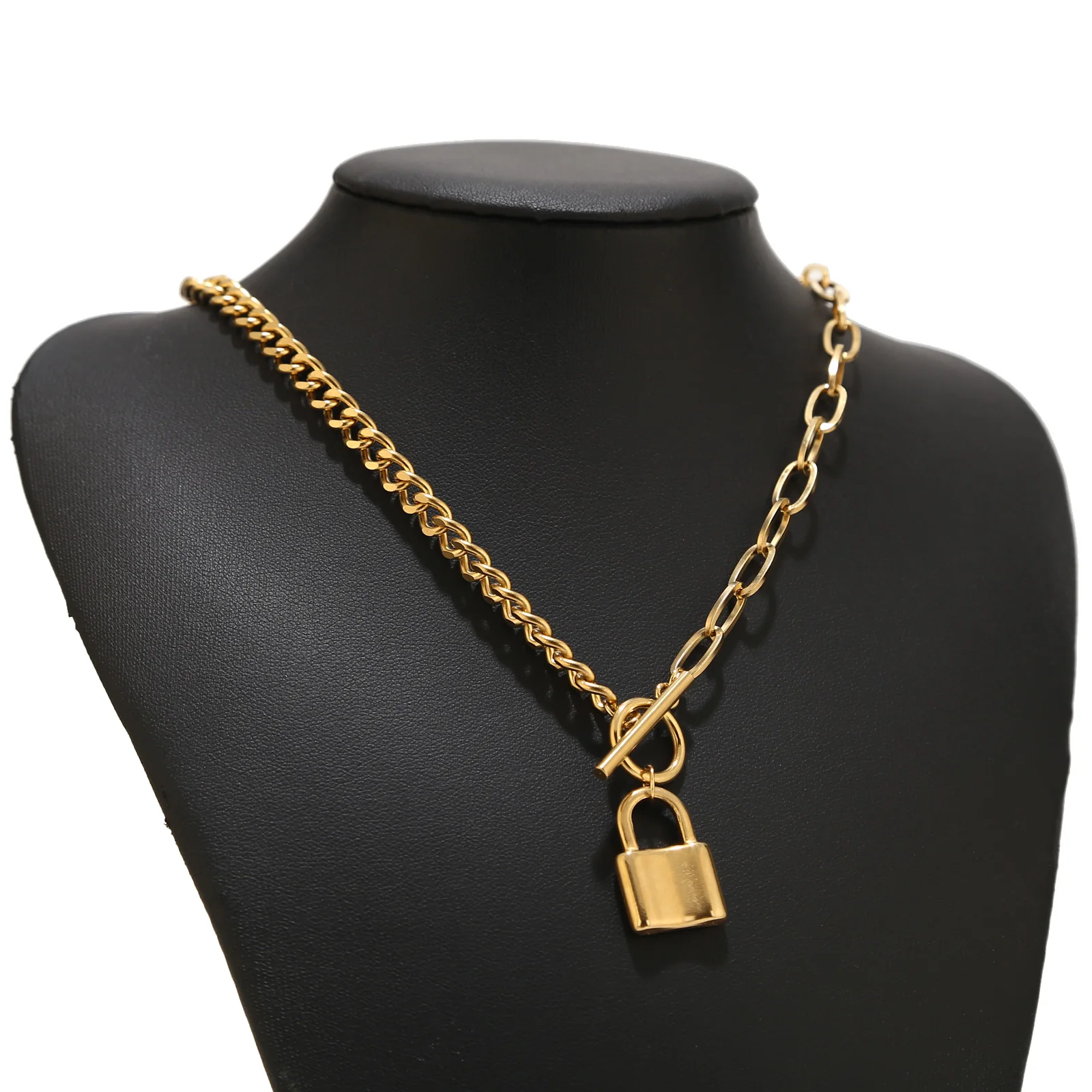 

Personality 18K Gold Cuban Chain Lock Pendant Necklace Choker Stainless Steel Women Men Lock Necklace