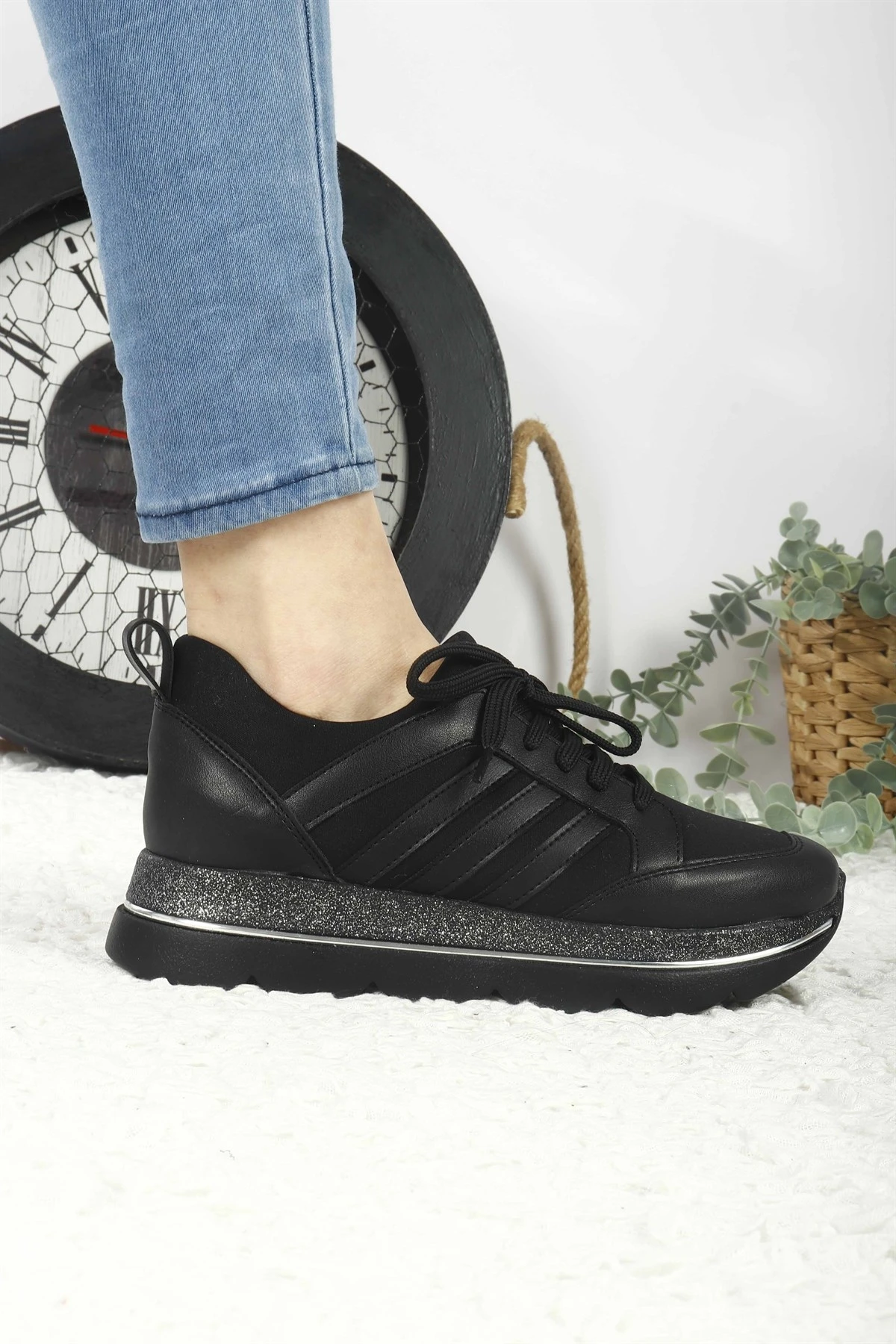 

Dante Black Sports Shoes