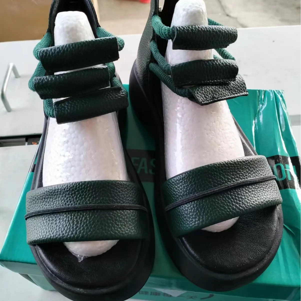 Женские коричневые сандалии Новинка лета 2024 женские кожаные крутые ботильоны